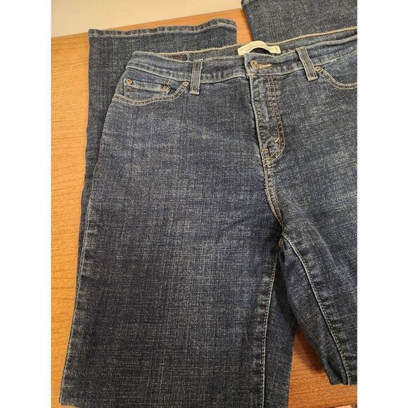 Levi 12M Perfectly Slimming 512 Boot Cut Jeans. Measures approx 31W x 31 inseam - Picture 3 of 10